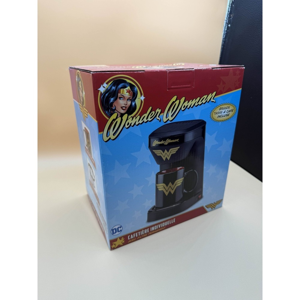 DC Comics Wonder‎ Woman Single Serve Coffee Maker & Mug Set New In Box
